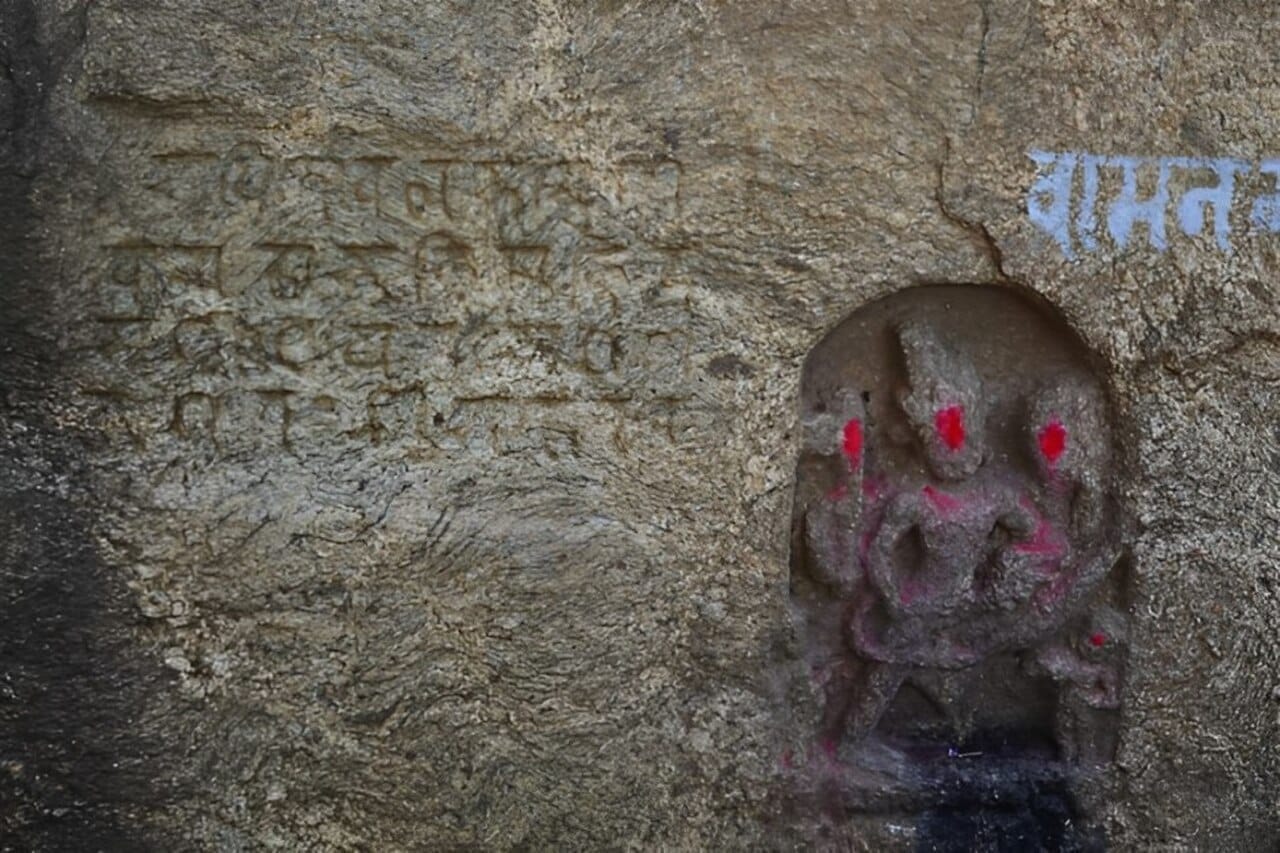 A Tirhuta-script inscription at Mandar Hills